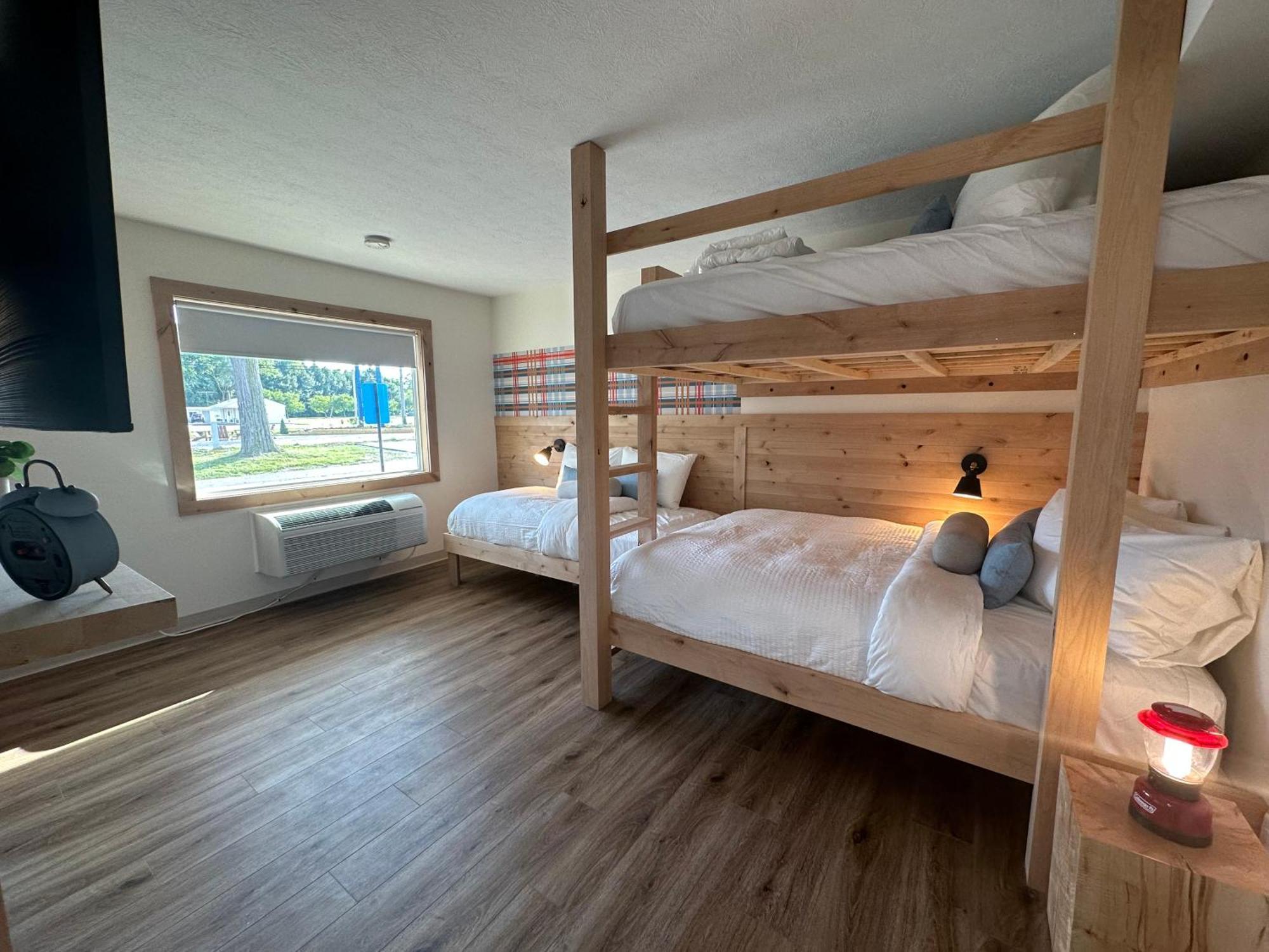 Explorer Rest & Recreation ساندسكاي الغرفة الصورة
